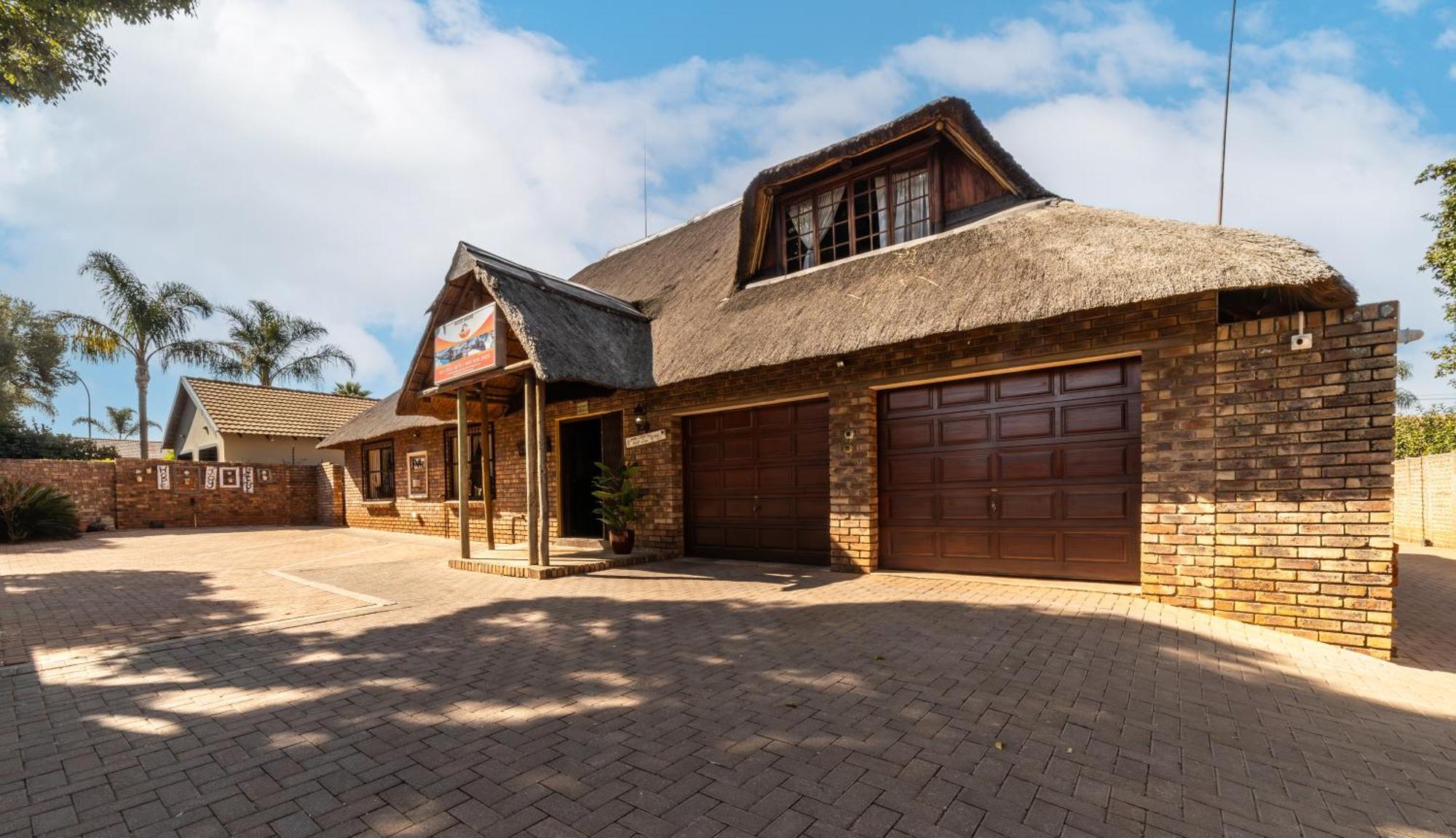Thatch Haven Guesthouse Centurion Eksteriør billede