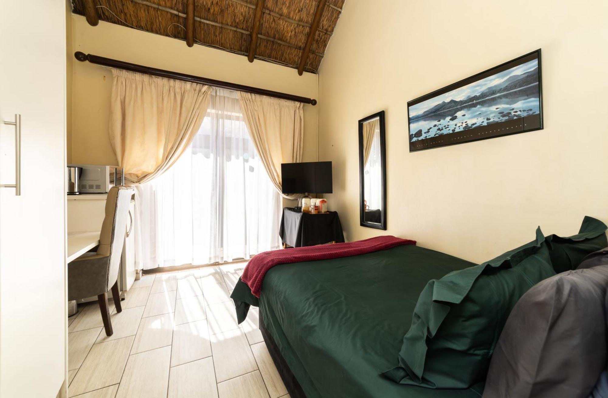 Thatch Haven Guesthouse Centurion Eksteriør billede
