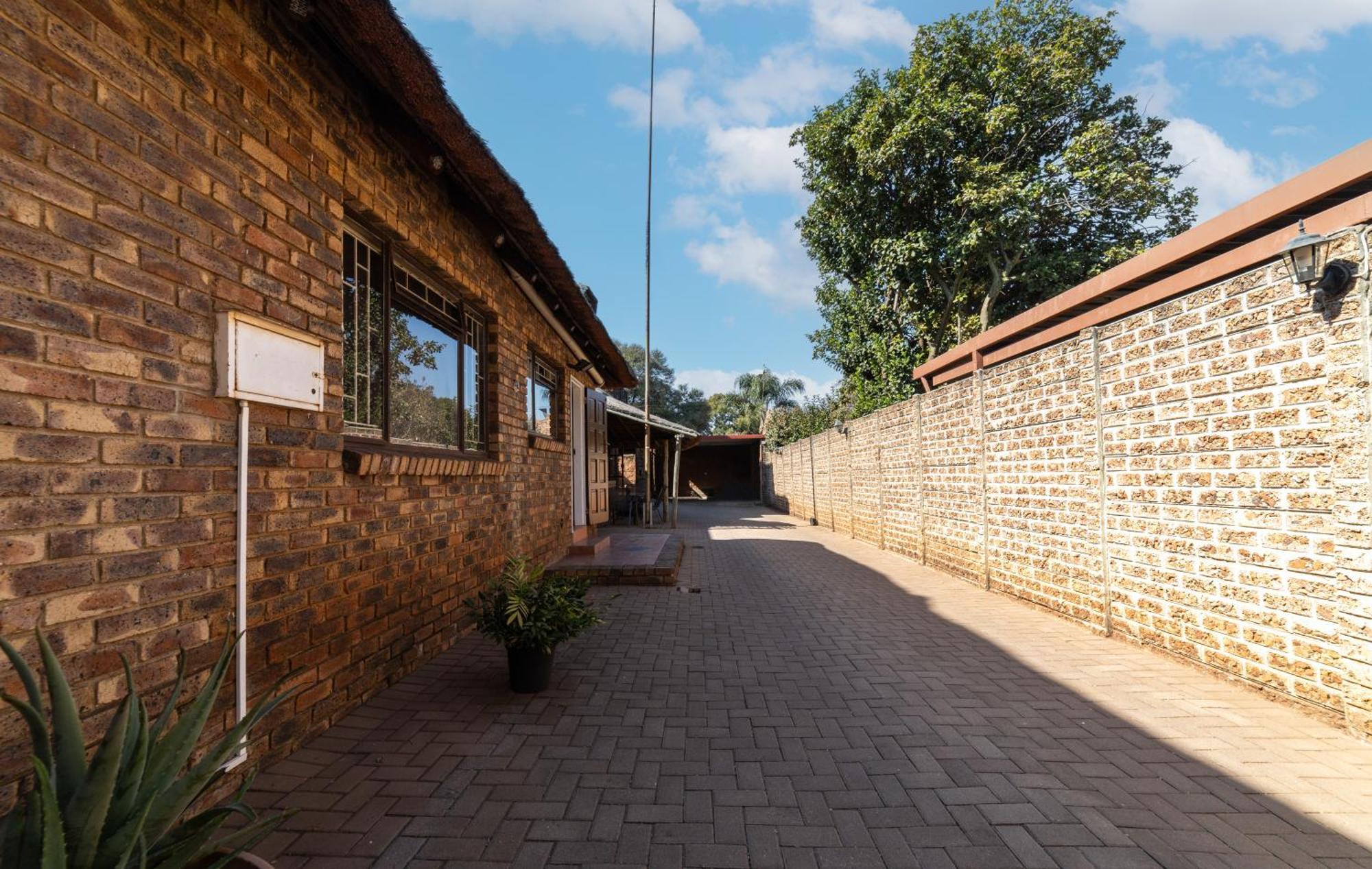 Thatch Haven Guesthouse Centurion Eksteriør billede