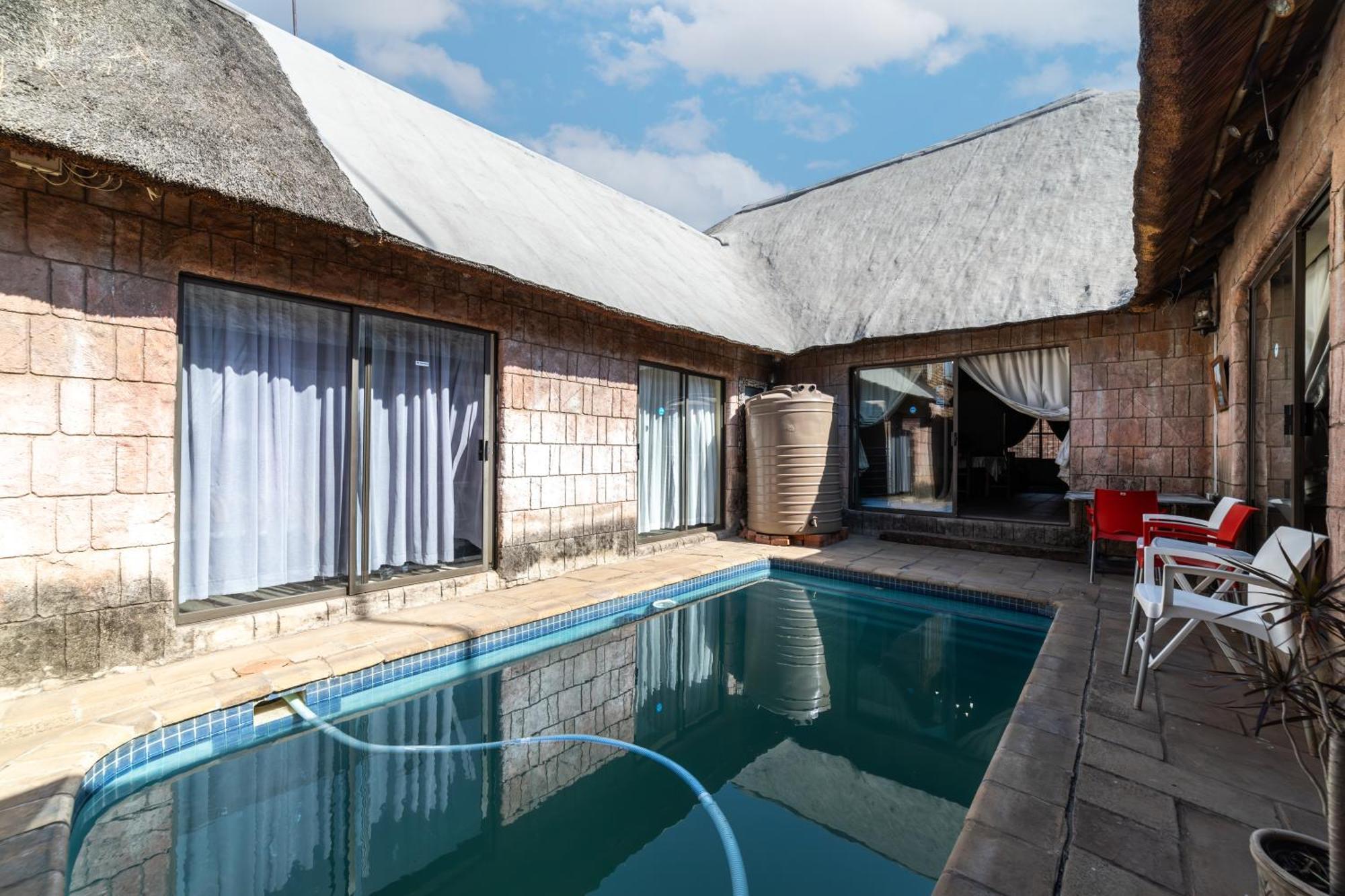 Thatch Haven Guesthouse Centurion Eksteriør billede