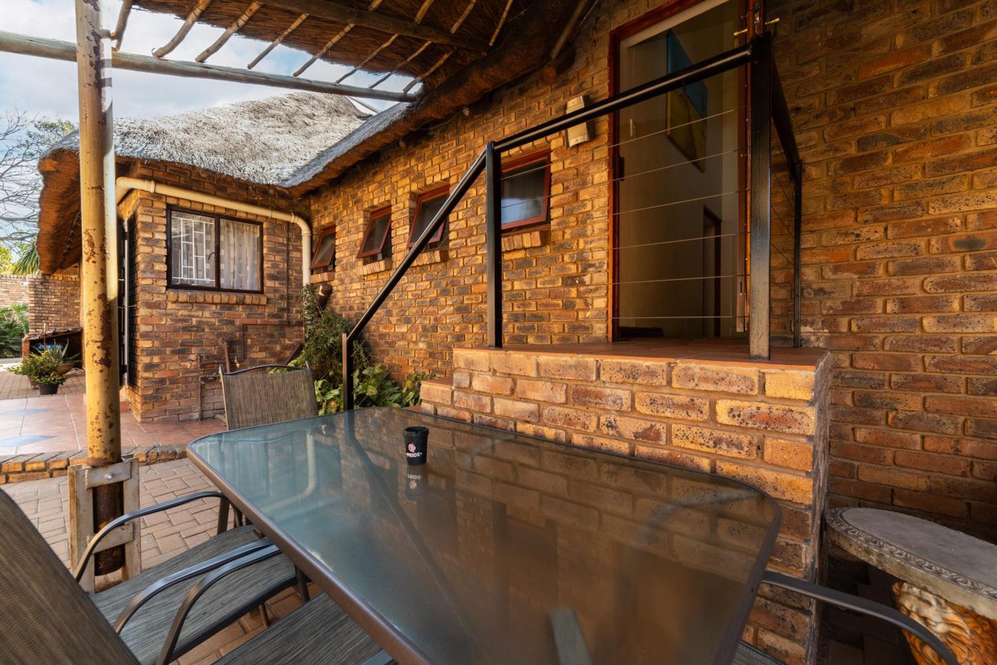 Thatch Haven Guesthouse Centurion Eksteriør billede